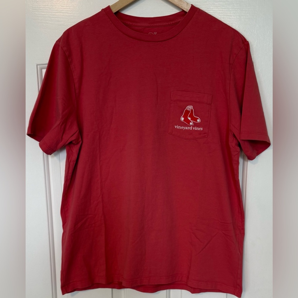 🧢 Vineyard Vines x Boston Red Sox Whale Pocket Tee | Men’s L | 100% Cotton | 🇵🇪
